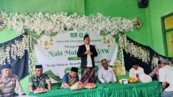 Penceramah H. Abdul Wasid saat mengisi acara Maulid di aula SMA NU Sumenep(Hanafi/Yakusa)