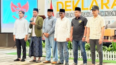 BERHIMPUN: Sejumlah pengusaha rokok deklarasi berdirinya Persatuan Pengusaha Rokok Indonesia (PPRI), yang berkomitmen memperjuangkan industri rokok kretek, memperkuat kemitraan dengan Bea Cukai, dan menjaga harga tembakau. 