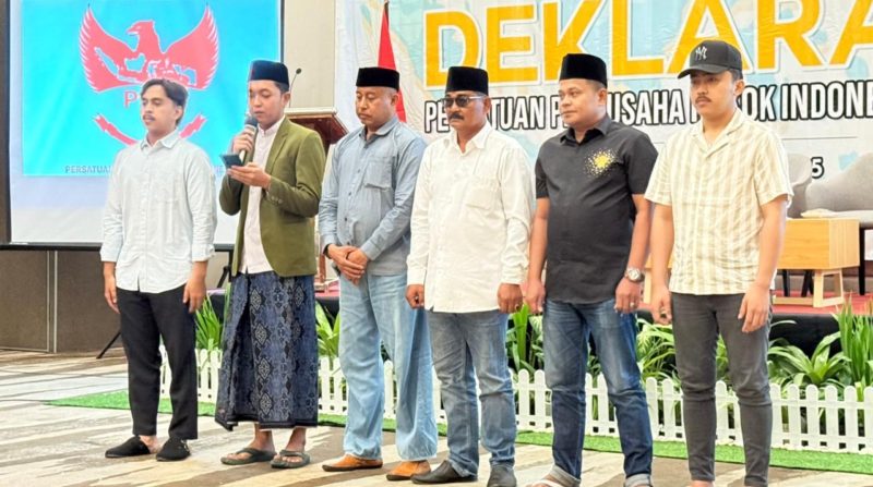 BERHIMPUN: Sejumlah pengusaha rokok deklarasi berdirinya Persatuan Pengusaha Rokok Indonesia (PPRI), yang berkomitmen memperjuangkan industri rokok kretek, memperkuat kemitraan dengan Bea Cukai, dan menjaga harga tembakau. 