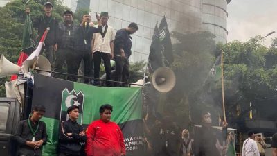 HMI Cabang Kota Bogor Gelar Aksi Demonstrasi di Kantor Trans7 (For Yakusa.id)
