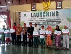Bupati Pamekasan Salurkan BLT DBHCHT, Dorong Petani Tembakau Kembangkan Usaha Produktif