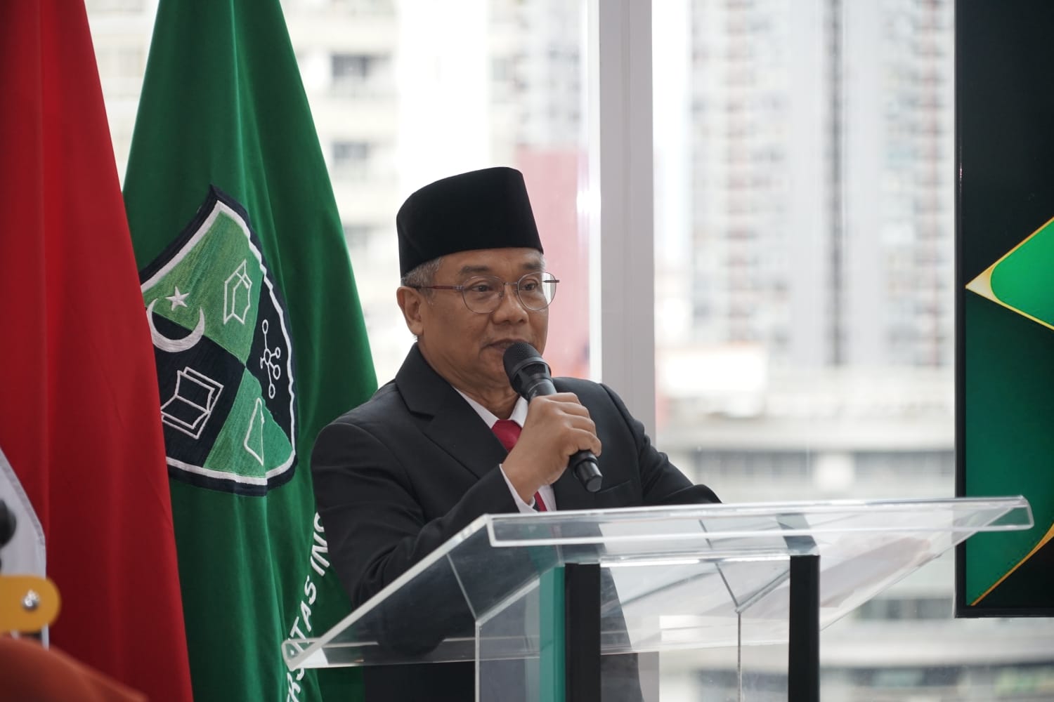 Prof. Asep Saefuddin resmi dilantik sebagai Rektor Universitas Insan Cita Indonesia