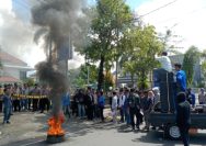 Puluhan mahasiswa PMII gelar aksi demontrasi di depan BRI Sumenep (Hanafi/Yakusa)