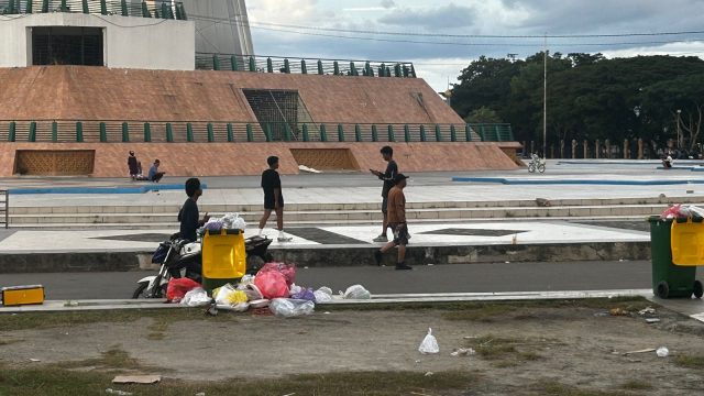Sampah Menumpuk di Kawasan UMKM Eks MTQ Kendari, Pedagang Keluhkan Bau Menyengat