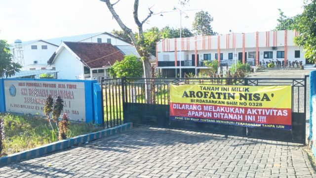 Sekolah Disegel, Siswa SMK Kesehatan Nusantara Terpaksa Belajar Daring