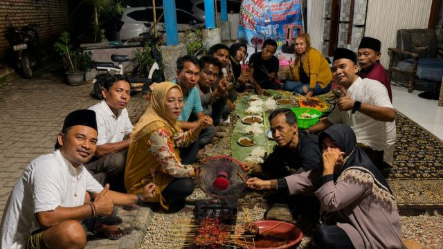 Bakar Sate Jadi Cara IWO Pamekasan Rawat Kebersamaan di Momentum Iduladha