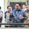 Direktur BPRS Bhakti Sumekar (kanan) memberikan apresiasi terhadap ICP UNIBA Madura (Istimewa)