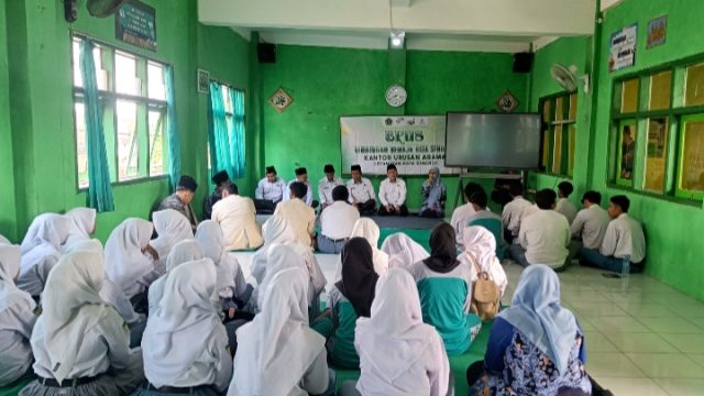 KUA Kota Sumenep Gelar Bimbingan Usia Remaja Sekolah di SMA NU (Hanafi/Yakusa)