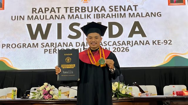 Tak Pernah Menyerah, Anak Guru Ngaji Asal Pamekasan Raih Gelar Magister Hukum Cumlaude di UIN Malang (For Yakusa)