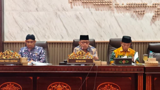 Tujuh Fraksi Berikan Masukan terhadap Raperda APBD 2025, DPRD Sumenep Gelar Paripurna (Pemkab Sumenep)