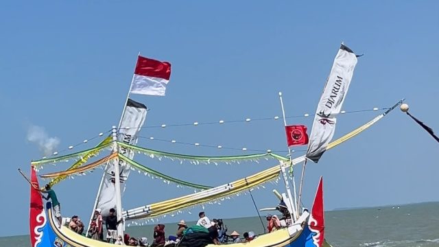 Hj. Ansari dan PDI Perjuangan Tegaskan Komitmen Lestarikan Tradisi Petik Laut di Pamekasan