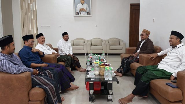 Jaga Suasana Sampang Tetap Kondusif, Kiai Fauzan dan Ketua PDM Bangun Komunikasi