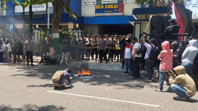 LIRA Bangkalan Geruduk Bea Cukai Madura, Desak Berantas Rokok Ilegal