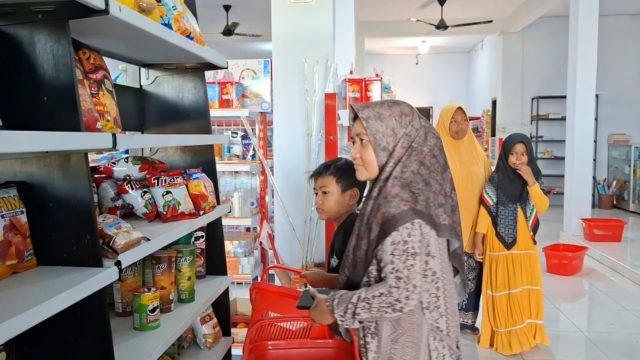 YCRS Berikan Voucher Belanja kepada Santri Penghafal Al Quran