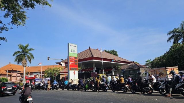 Masa Transisi BBM Stok Aman, Antrean di Bali dan Blitar Diatasi: Pertamina Bergerak Cepat