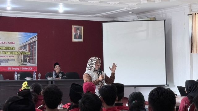 Guru Madrasah di Sampang Curhat ke Hj. Ansari, dari Inpassing hingga Bantuan PIP