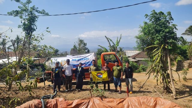 PB IKAPMII dan IKA Al Qolam Distribusikan 5.000 Liter Air Bersih untuk Warga Pagak-Kalipare