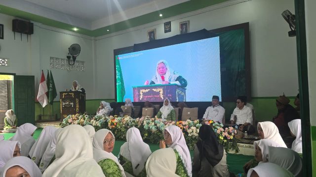 H. Her Dorong Kader Fatayat NU Berani Bersuara