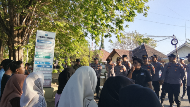 Desak Penanganan Kasus Penebangan Siwalan, Pemuda Peduli Desa Gelar Aksi di Polresta Sumenep (Hanafi/Yakusa)