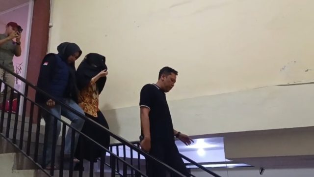 Kapus Robatal dan Staf Perempuan Dibawa ke Polres Sampang Usai Penggerebekan